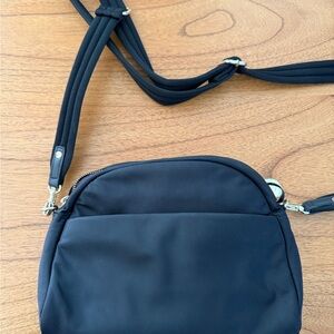 Lo and Sons black nouvelle crossbody